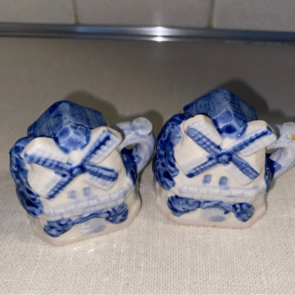 Vintage Windmill Salt And Pepper Shakers Japan White with Blue‎